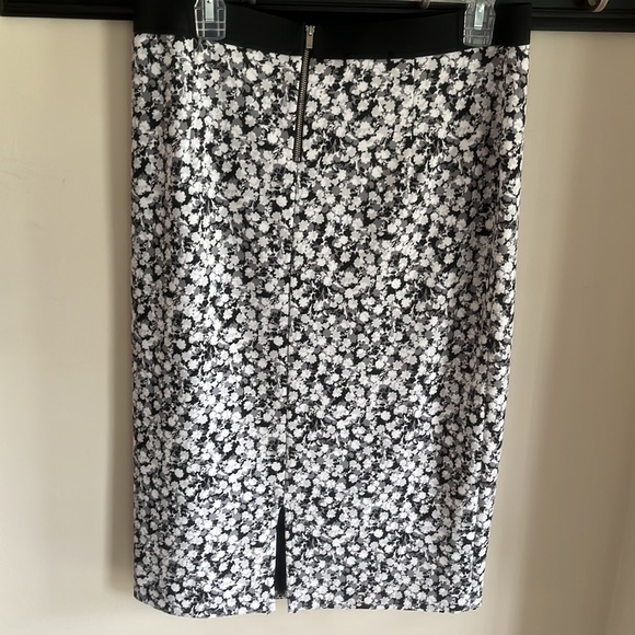 ๐HP 12/16๐Alfani pencil skirt w/visible elastic waist and back silver zipper - Picture 3 of 5
